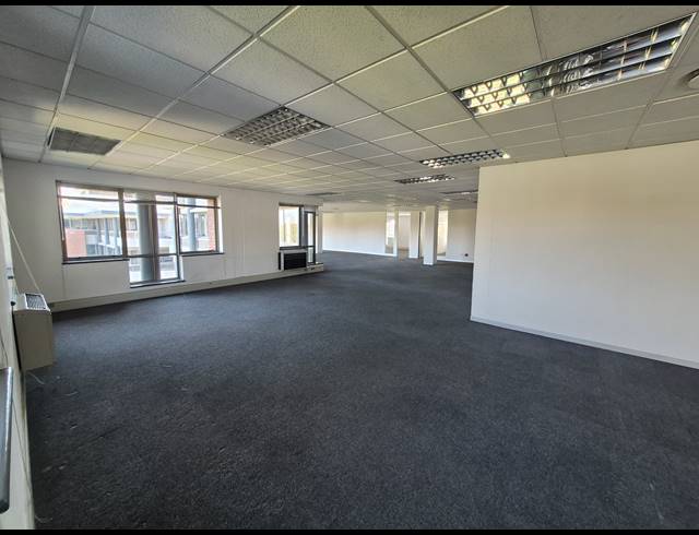 712M² OFFICE TO LET IN WOODMEAD